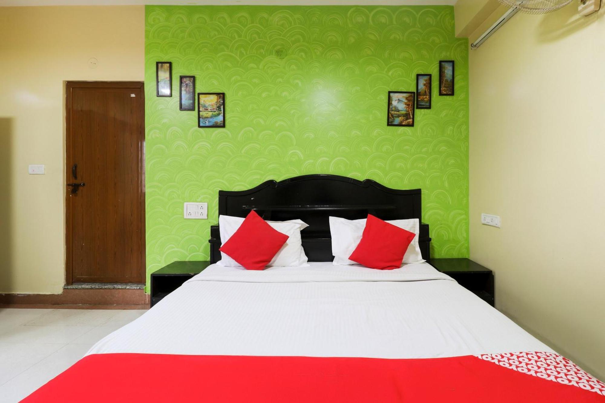 Hotel Tiara Near Christ University Бангалор Екстериор снимка